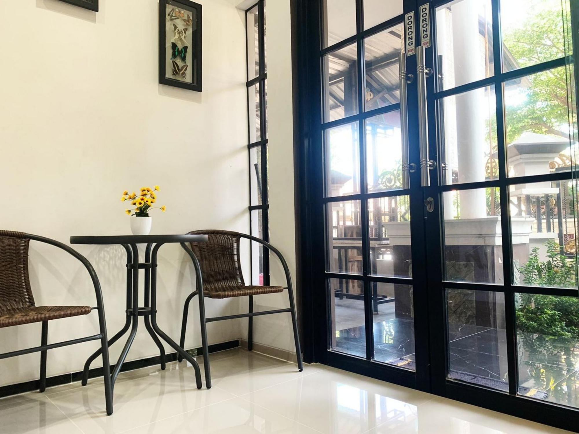 Hotel Tjahaja Baroe Syariah Mitra Reddoorz At Dukuh Kupang Surabaja Exteriér fotografie