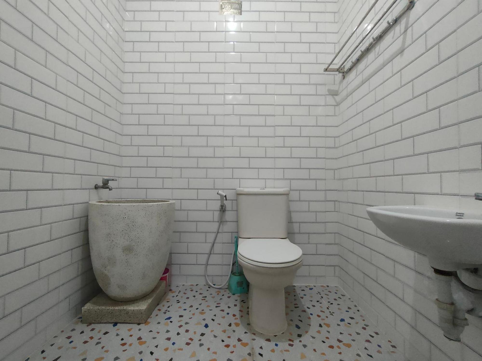 Hotel Tjahaja Baroe Syariah Mitra Reddoorz At Dukuh Kupang Surabaja Exteriér fotografie