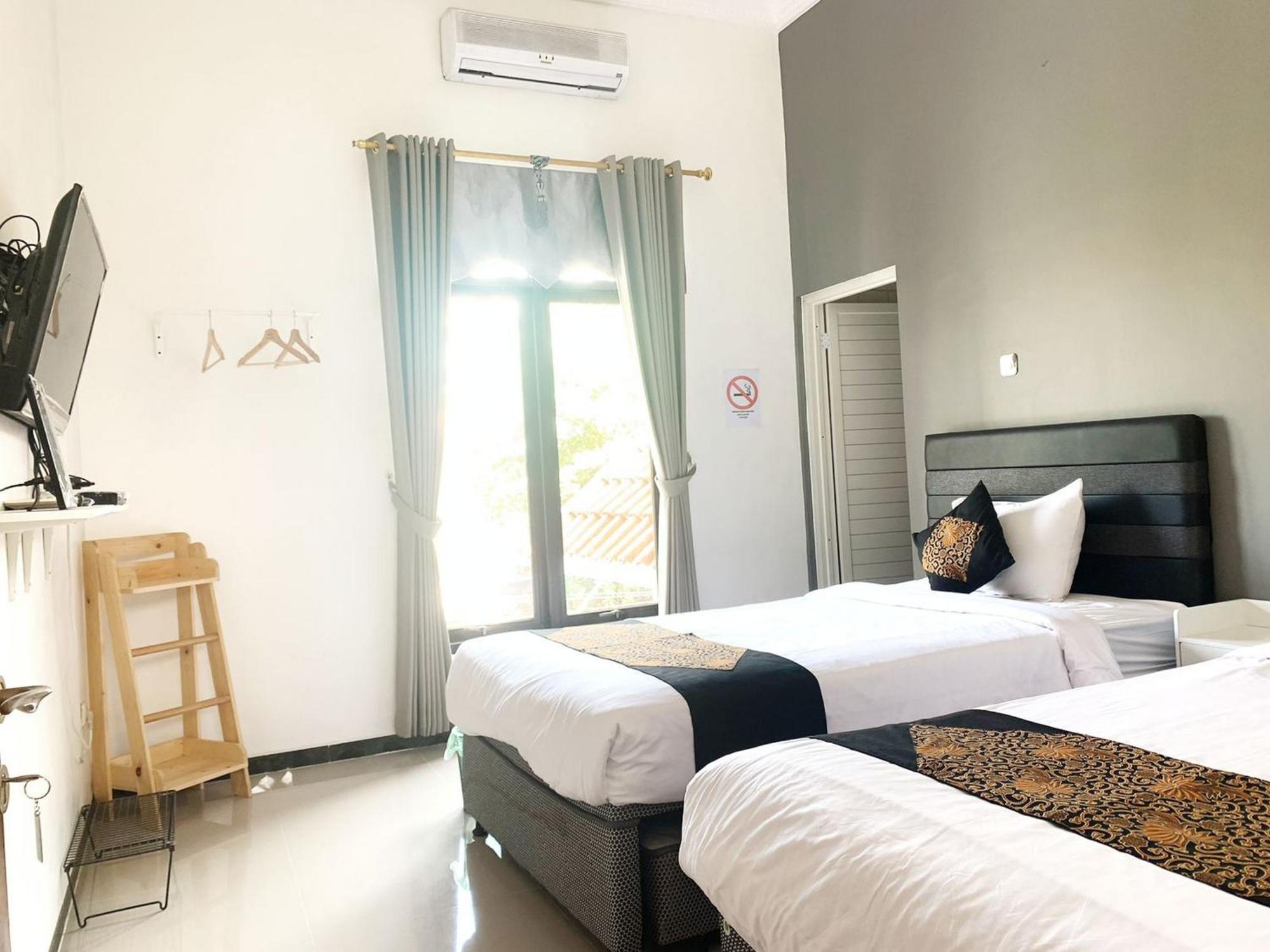 Hotel Tjahaja Baroe Syariah Mitra Reddoorz At Dukuh Kupang Surabaja Exteriér fotografie