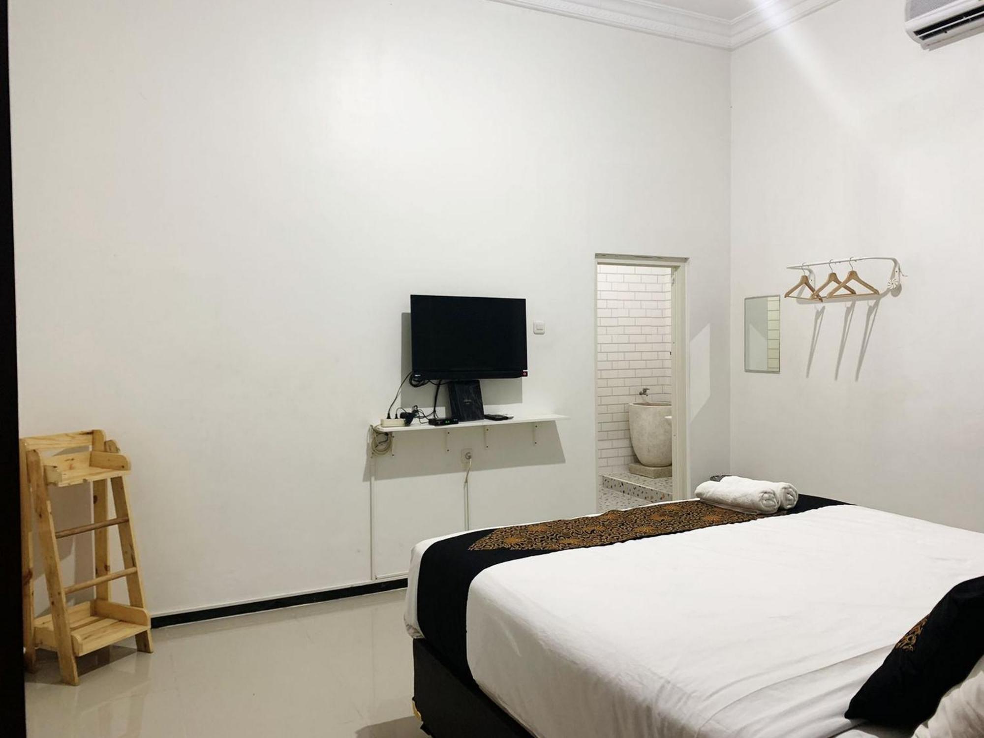 Hotel Tjahaja Baroe Syariah Mitra Reddoorz At Dukuh Kupang Surabaja Exteriér fotografie