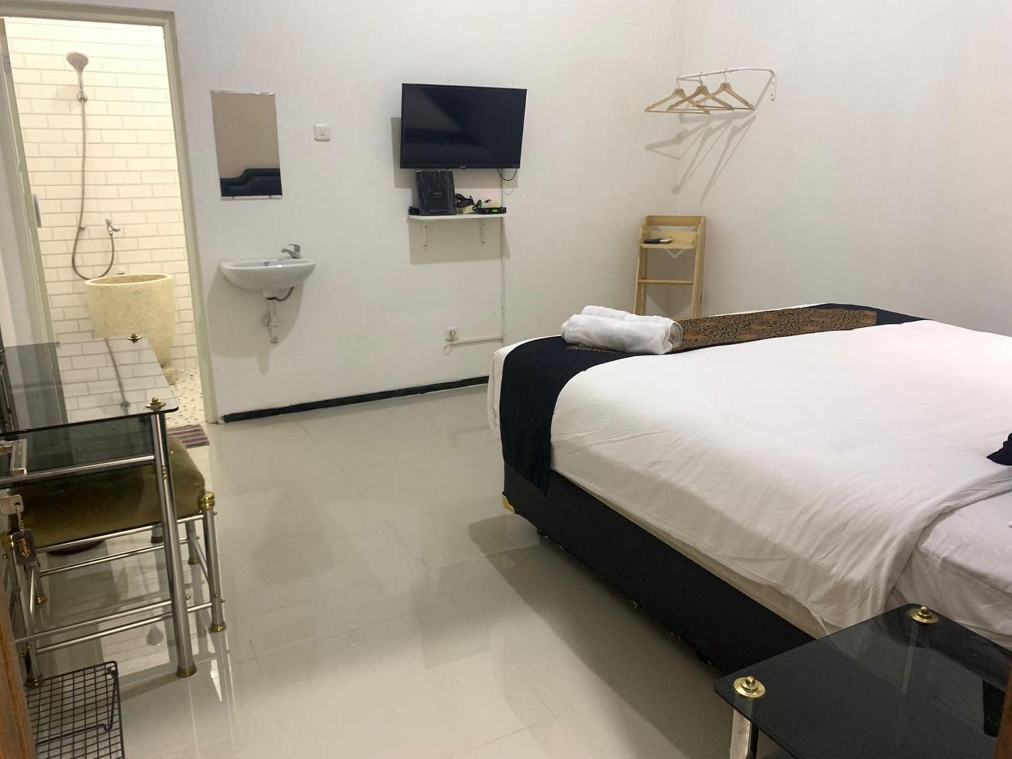 Hotel Tjahaja Baroe Syariah Mitra Reddoorz At Dukuh Kupang Surabaja Exteriér fotografie