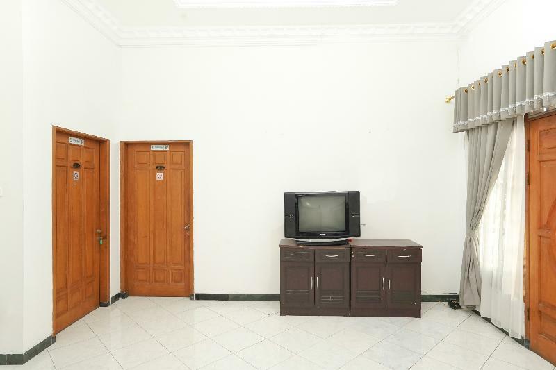 Hotel Tjahaja Baroe Syariah Mitra Reddoorz At Dukuh Kupang Surabaja Exteriér fotografie